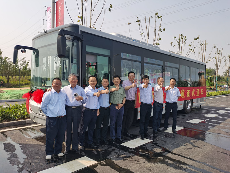 通工超級(jí)電容城市客車亮相阜陽(yáng) --為阜陽(yáng)合肥大道通車儀式助陣