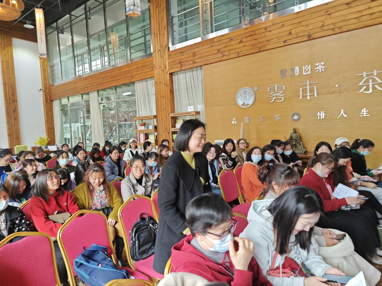 成都客車、通工汽車開展“巾幗心向黨 建功新征程”三八婦女節(jié)活動