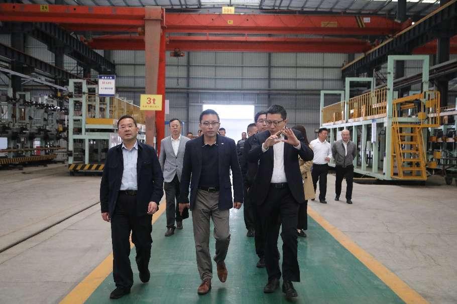 三一重工集團高級副總裁王發(fā)平一行到通工 汽車參觀考察
